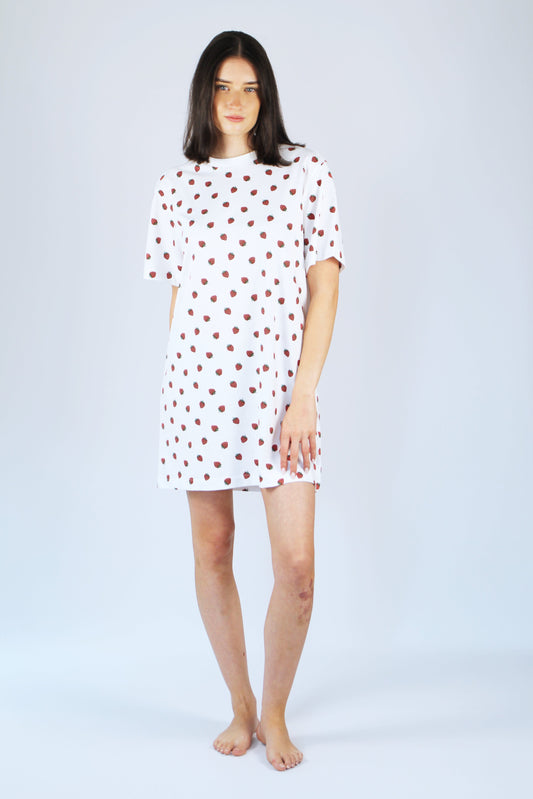 Damen-Nachthemd mit Erdbeeren im All-Over-Print aus Bio-Baumwolle
in Weiß, kurzärmelig