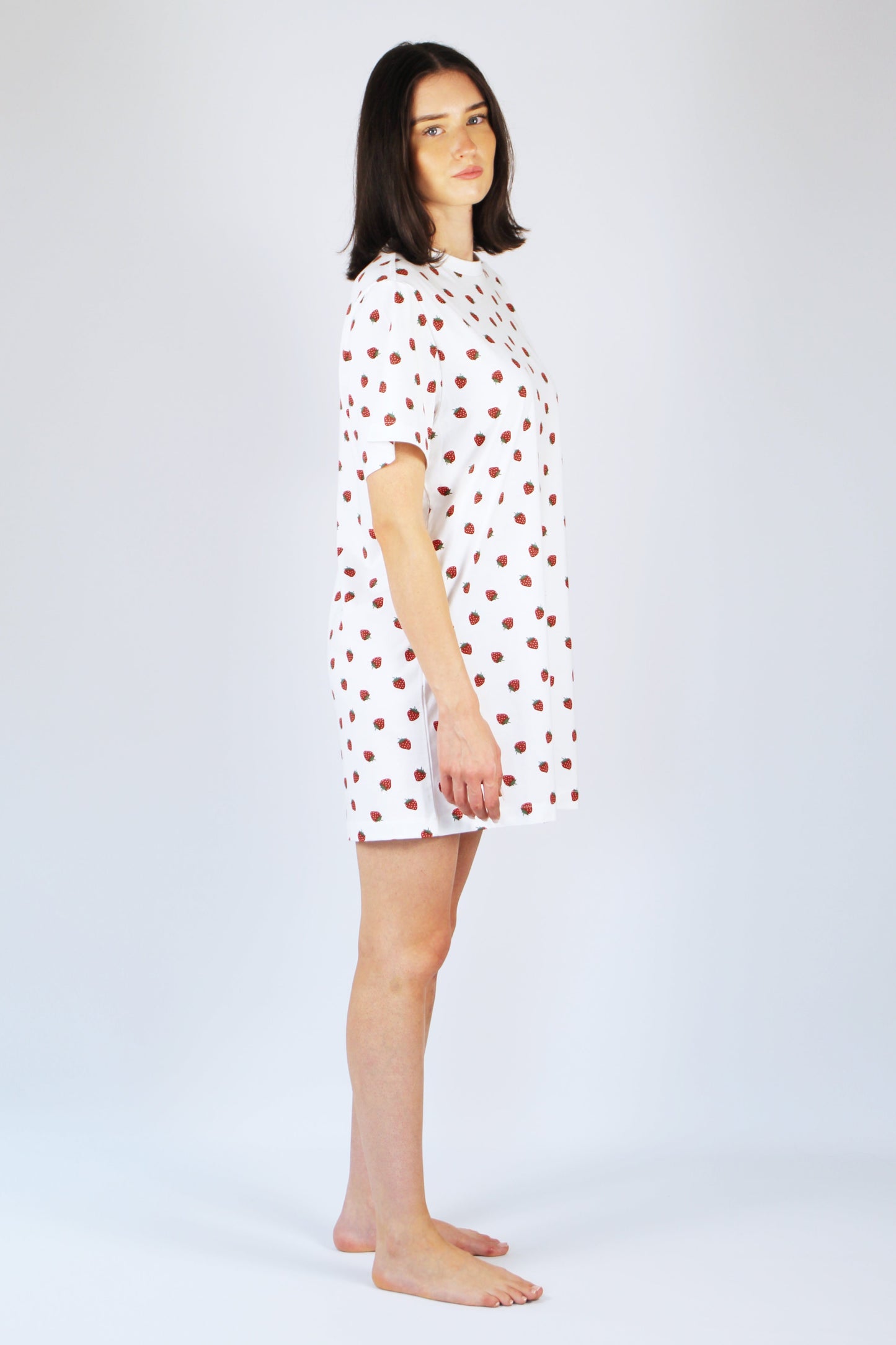 Damen-Nachthemd mit Erdbeeren im All-Over-Print aus Bio-Baumwolle
in Weiß, kurzärmelig